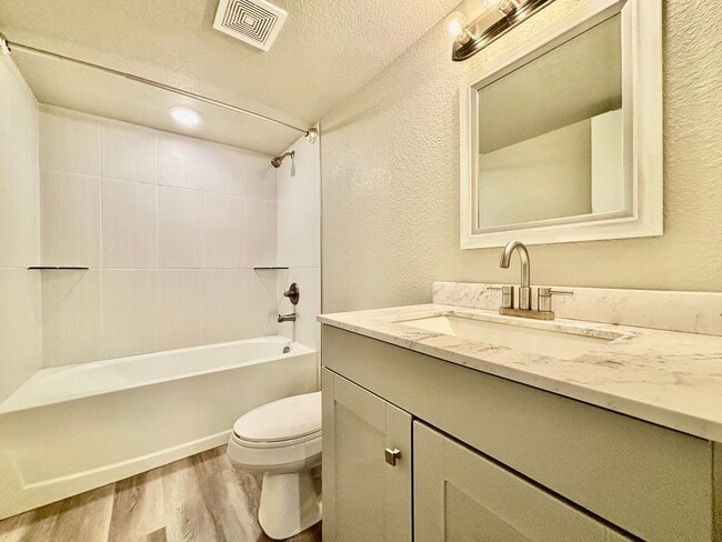 Building Photo - 3-Bed, 2-Bath Beauty in a Can’t-Miss Locat...