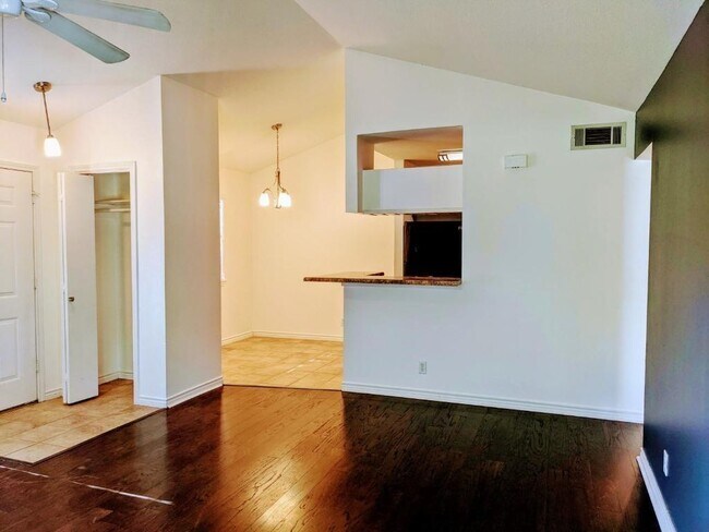 Building Photo - 1601 Faro Dr