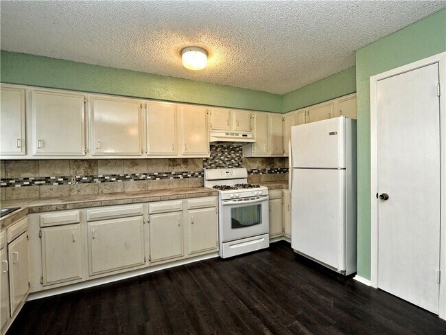 Building Photo - 8407 Gallatin Dr