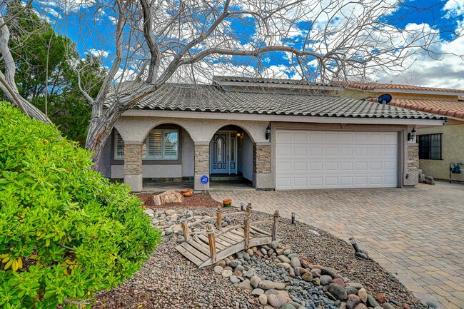 Building Photo - Charming 4 bedroom 3 bath fully furnished pool home in the heart of spring valley!