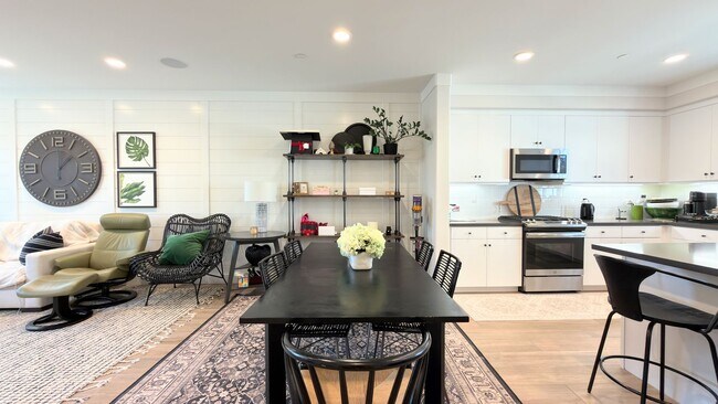 Building Photo - Luxury Builder Model Home - Resort Style Amenities In A Gated Community