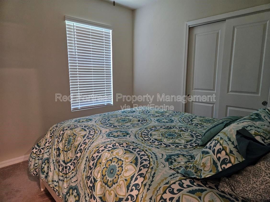 Building Photo - 16031 Enclaves Cove Dr