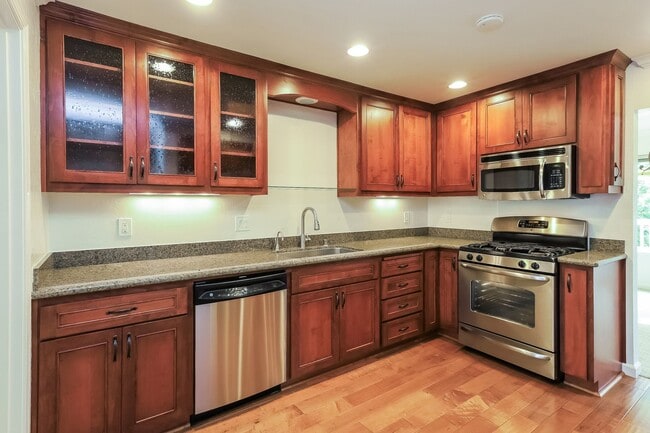 Building Photo - Available! Beautiful 3 Bedroom Townhome In...