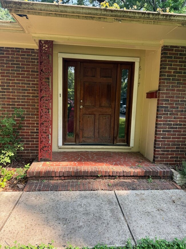 Primary Photo - 3 bedroom 2 Bathroom House