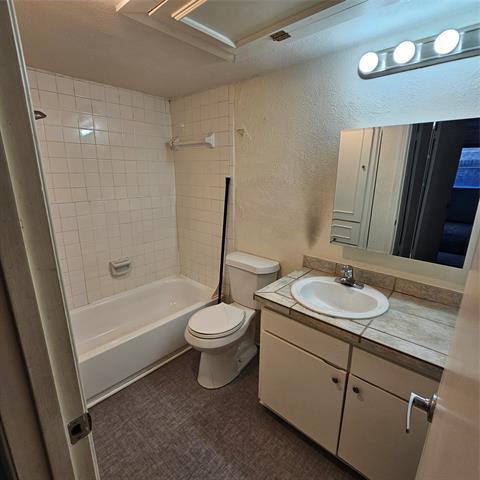 Building Photo - 7903 Meadow Park Dr