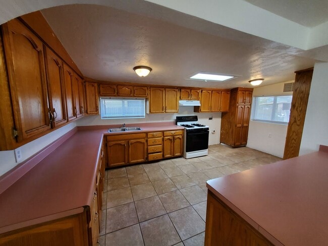 Building Photo - 4 bedrooms and 2 bathrooms with A/C.