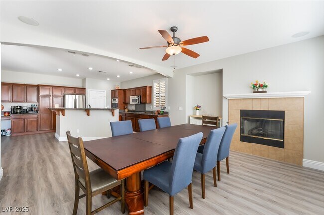 Building Photo - 1005 Windwalker Ave