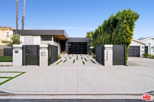 Building Photo - 4458 Mammoth Ave