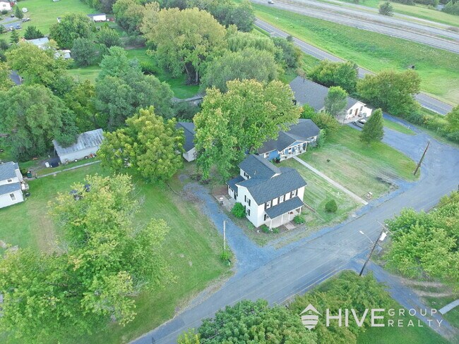 Building Photo - Fully Remodeled Home with Detached Garage ...