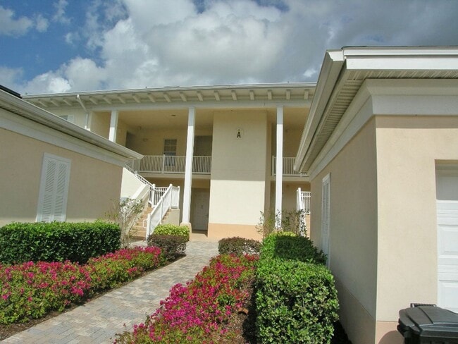 Primary Photo - Luxury End Unit 3/2 Condo in Reunion