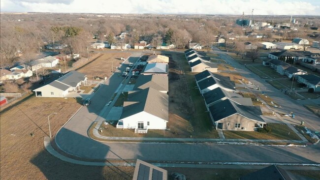 Building Photo - 806 Parkside Ln