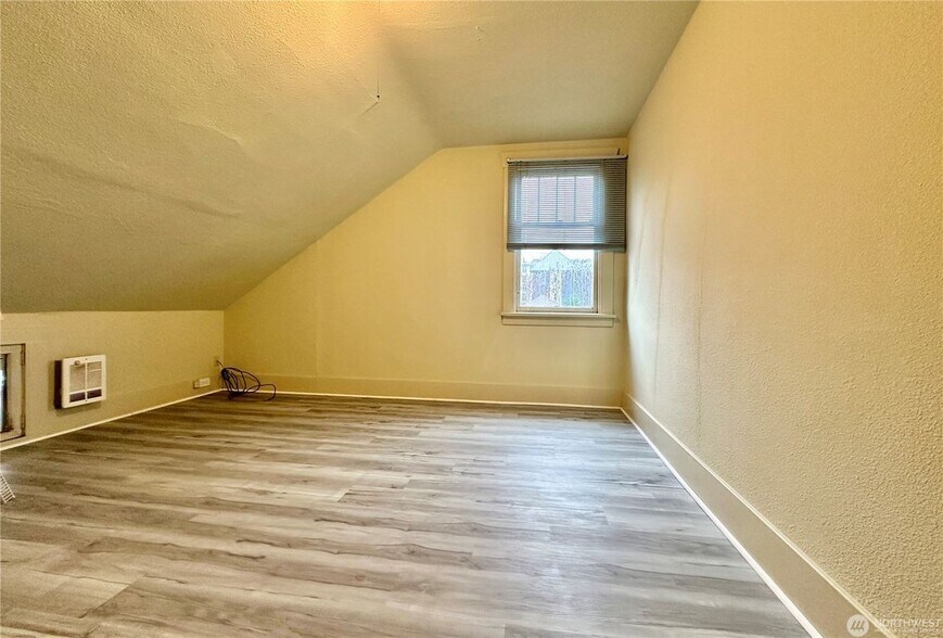 Building Photo - 112 Wells Ave S