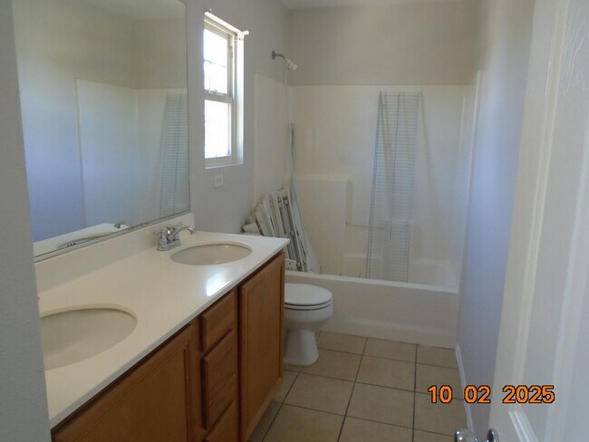 Building Photo - 2 bedroom condo in Vineyards gated community