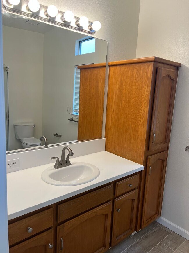 Building Photo - Beautiful Family Home