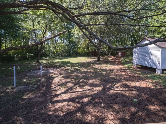 Building Photo - "Charming 3-Bedroom Home in Cramerton - Spacious 1217 Sq Ft with 2 Full Baths!"