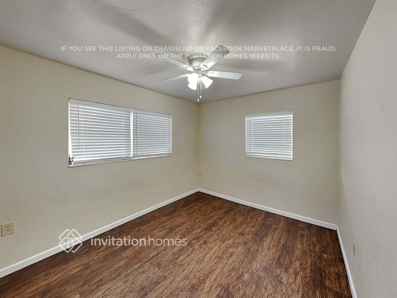 Building Photo - 1732 Rhoades Terrace