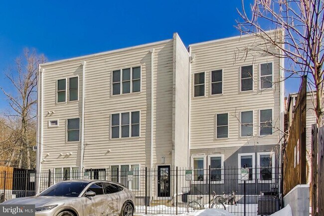 Building Photo - 1220 19th St NE