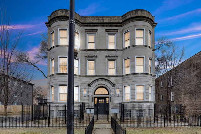 Building Photo - 5343 S Indiana Ave