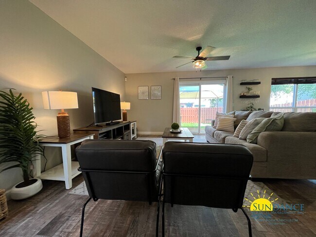Building Photo - Impeccable 3 Bedroom Home in Shalimar!