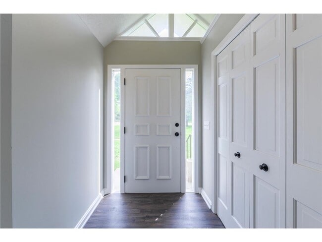 Building Photo - 11020 W River Rd