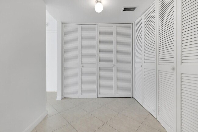 Building Photo - 750 N Ocean Blvd