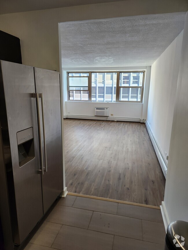 Building Photo - 253 E Delaware Pl