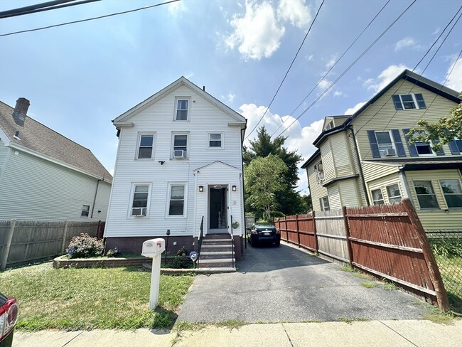 Building Photo - 39 Richardson St