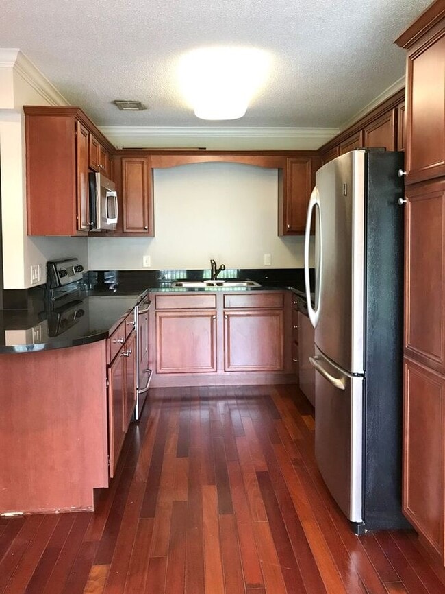 Building Photo - Beautiful 2/2 Condo with Water and Full Se...