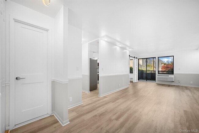 Building Photo - 141 Great Neck Rd