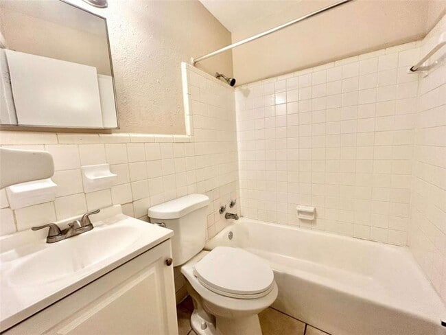 Building Photo - 6450 Raymond Dr