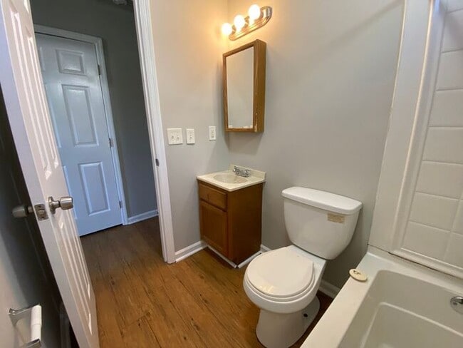 Building Photo - 1 Bedroom Renovated Duplex Unit - Great Location, Backyard