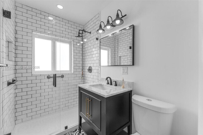 Building Photo - 3965 SW 60th Ct