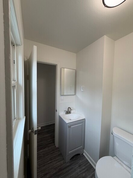 Building Photo - 114 4th St