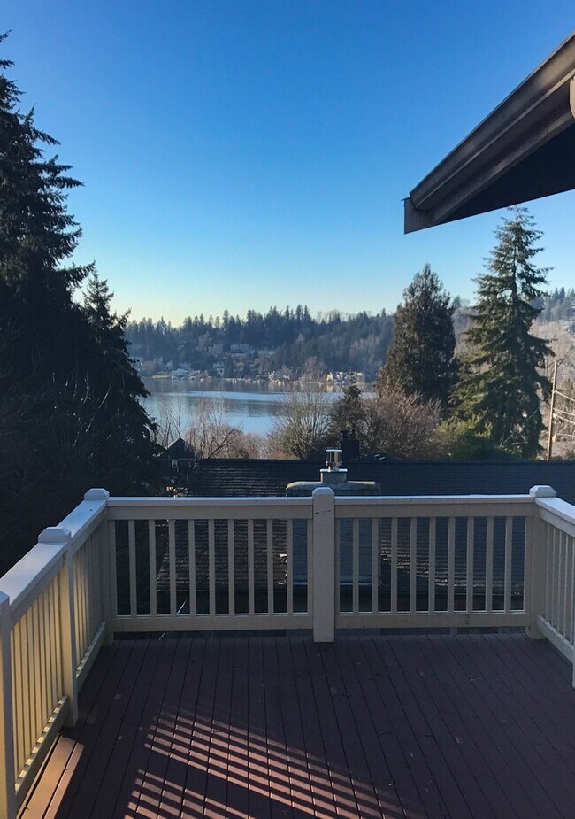 Building Photo - Amazing Kirkland Craftsman