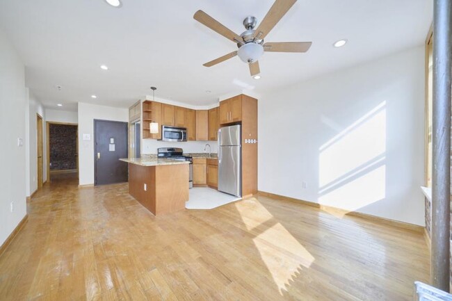 Building Photo - 3 bedroom in New York NY 10040