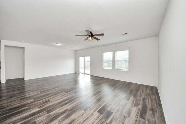 Building Photo - 2056 Spindletree Ln