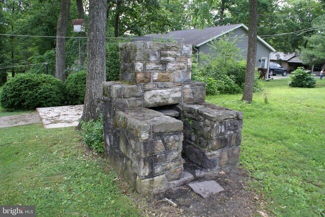 Building Photo - 6056 Lincoln Way W