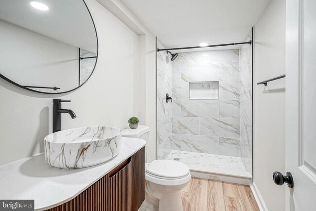 Building Photo - 10 Garfield Ave