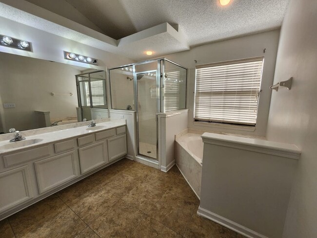 Building Photo - ***TWO WEEKS FREE*** Beautiful 4 bedroom 2 bath Home