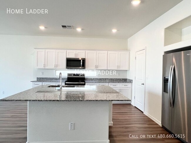 Building Photo - 1652 W Aztec Dr