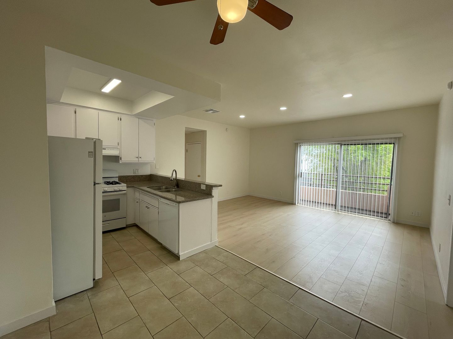 Building Photo - 11459 Collins St