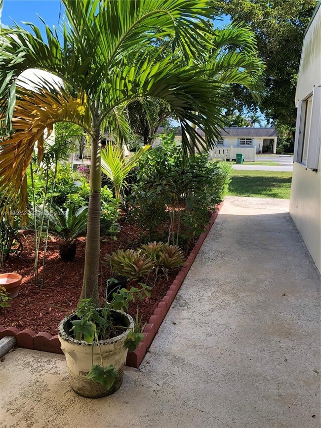 Building Photo - 16924 SW 112th Ct