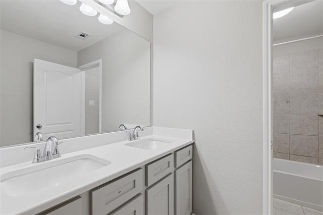 Building Photo - 2136 Mulberry Dr
