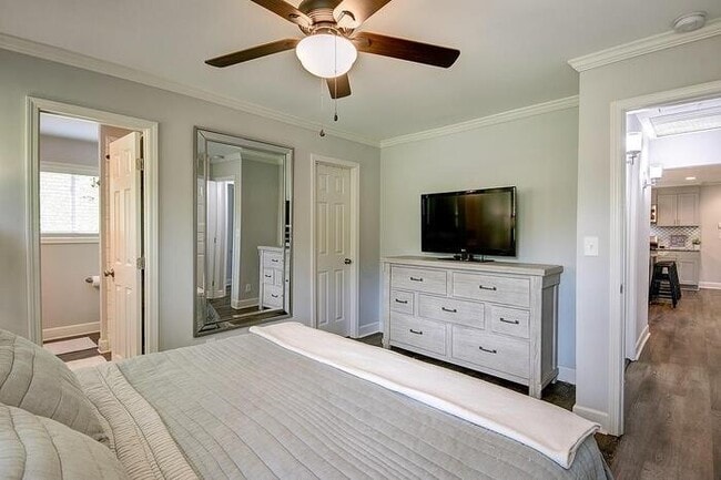 Building Photo - House 3 bed, 2 bath