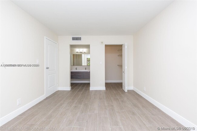 Building Photo - 16919 N Bay Rd