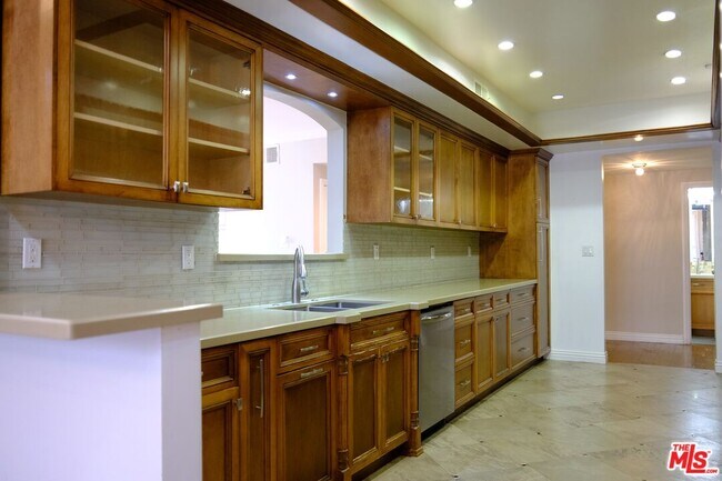 Building Photo - 4444 Wilshire Blvd