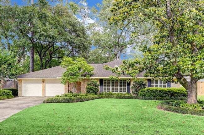 Primary Photo - 722 Camelot Ln