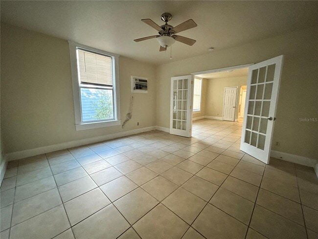 Building Photo - 727 Dartmoor St N