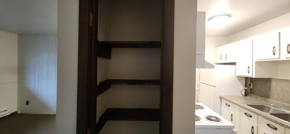 Building Photo - 625 9th St N