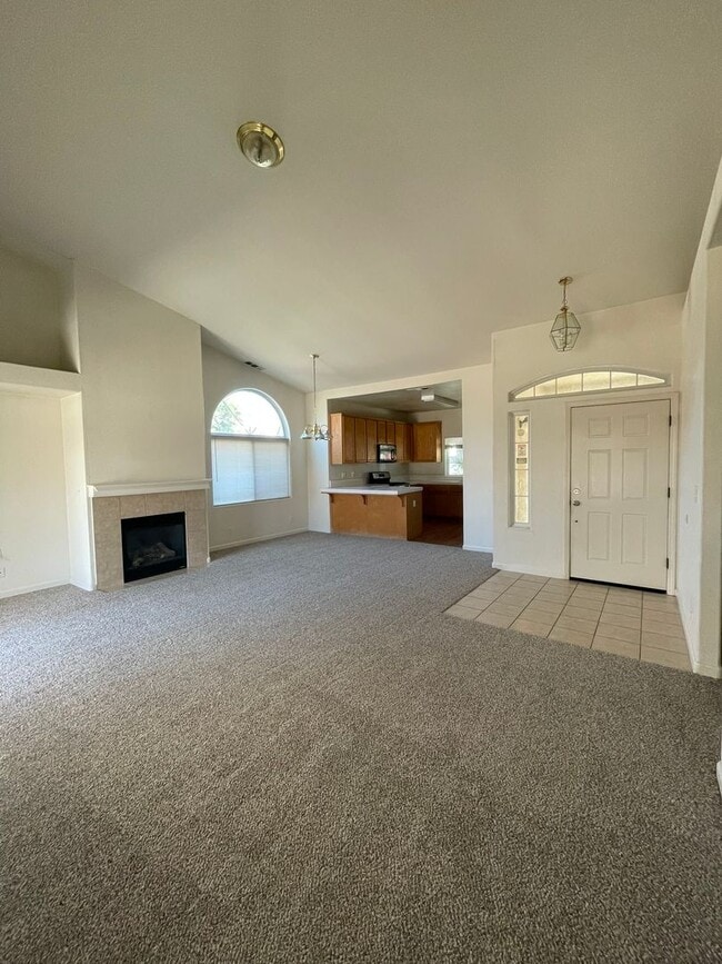 Building Photo - Available Now! Move-In Ready